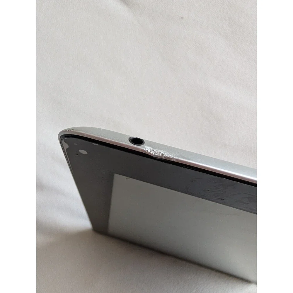 Lot of 2 Apple iPad (3rd Generation) A1416 16 GB & A1337 (1st Generation)